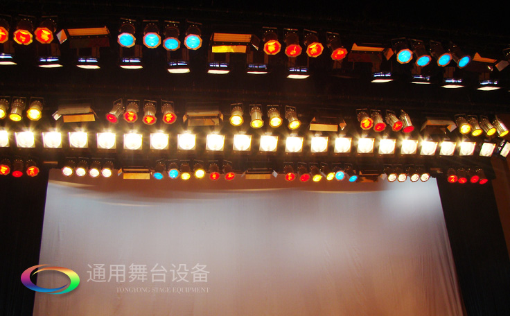 燈光吊桿機(jī)組成（桿體結(jié)構(gòu)、卷揚(yáng)系統(tǒng)和控制系統(tǒng)等）及相關(guān)參數(shù) 
