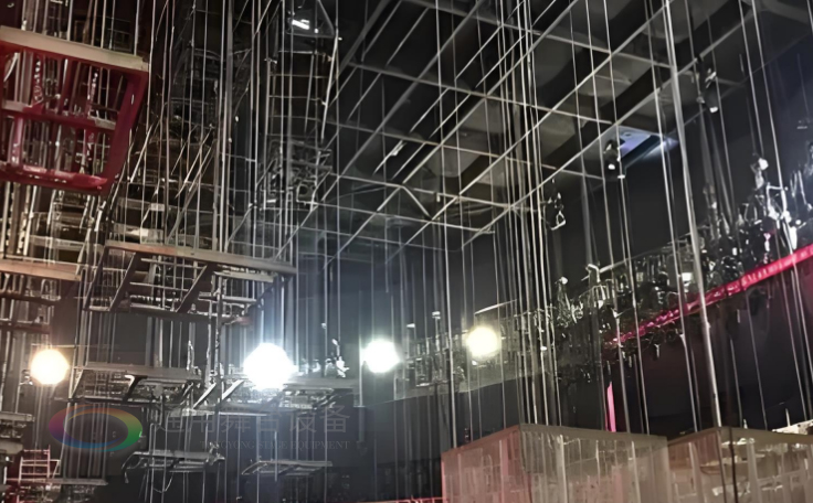 曲靖電視臺1號演播廳升級改造完成 通用舞臺設備助力打造現代化演播空間