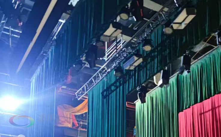 通用舞臺(tái)設(shè)備興化將軍路小學(xué)報(bào)告廳舞臺(tái)吊桿項(xiàng)目