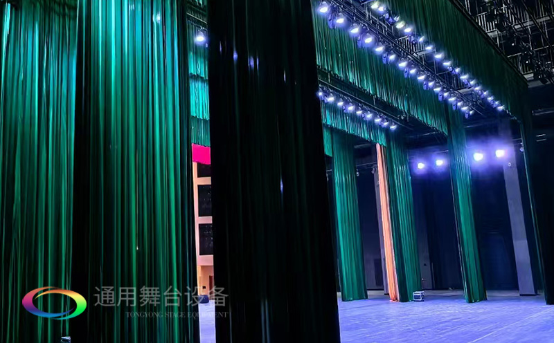 助力教育領(lǐng)域舞臺(tái)建設(shè)，推動(dòng)校園文化發(fā)展！星海中學(xué)報(bào)告廳幕布、舞臺(tái)吊桿等建設(shè)項(xiàng)目